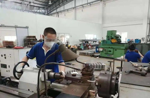 舉國同慶迎華誕 砥礪奮進新征程 致敬堅守崗位的你